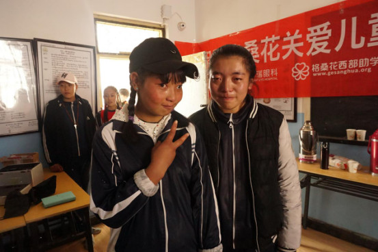 “明眸格桑花”玉树之行筛查圆满完成 近千名眼疾儿童受益