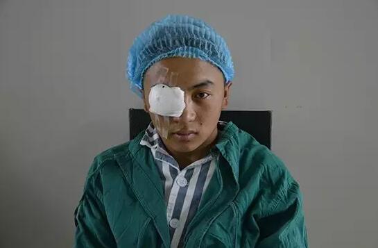 明眸格桑花|西藏16岁白内障少年的光明之旅