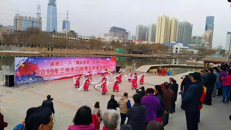 舞动金城·普瑞杯兰州市广场舞大赛城关赛区在雁滩公园举行