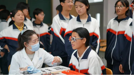 用心点亮视界，守护睛彩明眸：普瑞眼科东乡公益行圆满落