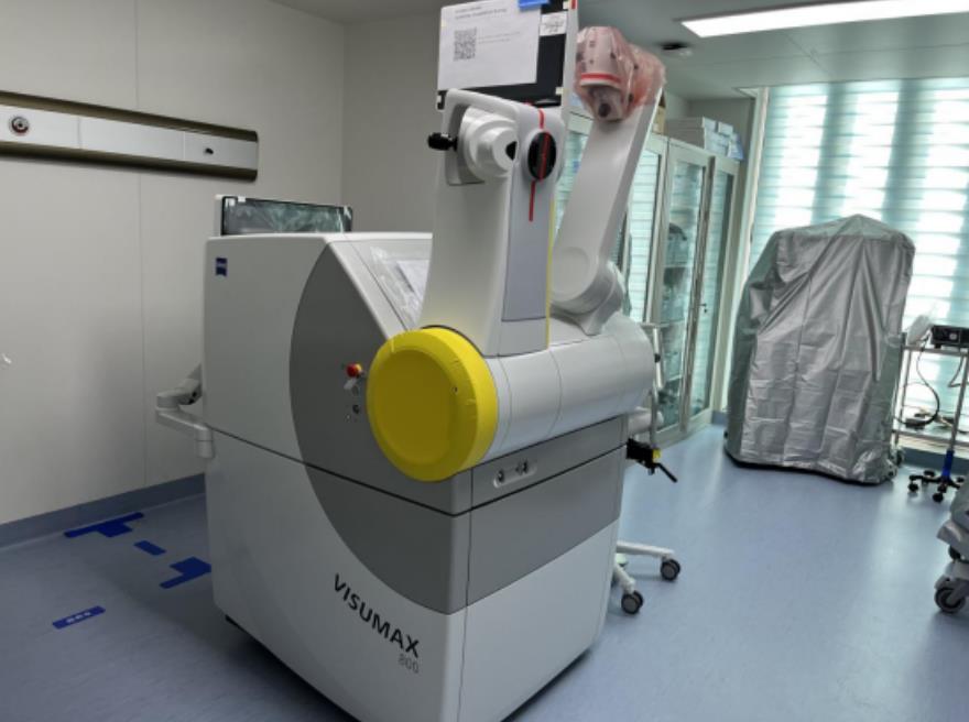 新一代机器人全飞秒VISUMAX 800落地兰州普瑞眼科