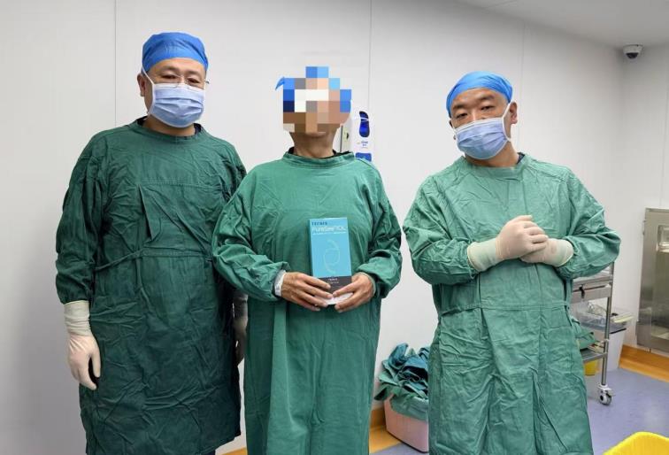 全国首批甘肃首例臻无级人工晶体植入手术在我院顺利完成