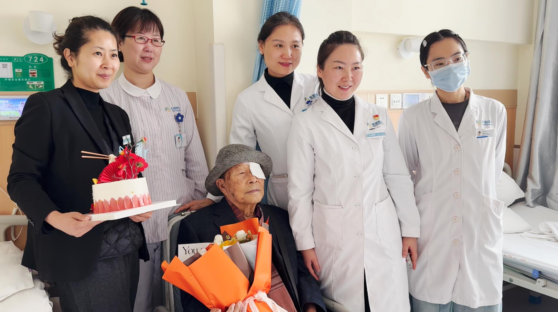 95岁抗战老兵在兰州普瑞眼科医院重获光明!