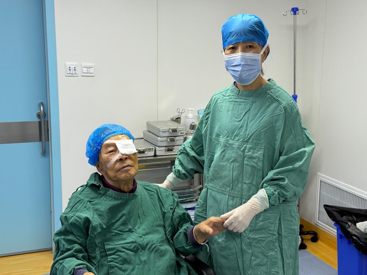 95岁抗战老兵在兰州普瑞眼科医院重获光明!