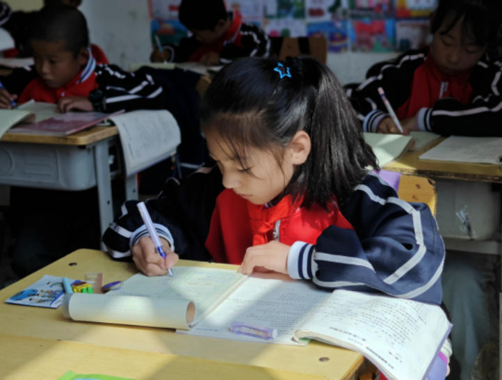 守护眼里的光，兰州普瑞眼科医院庄浪公益行温暖收官